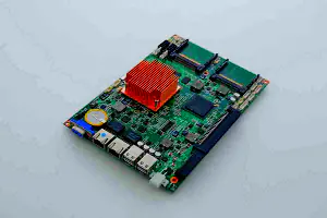 組み込みボード CEB-D425の開発例